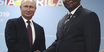 Sommet Afrique-Russie : Poutine a proposé à Touadéra d’établir une liste de projets communs à forte potentialité