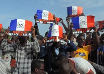 Mali : la population pointe de doigt la présence militaire française
