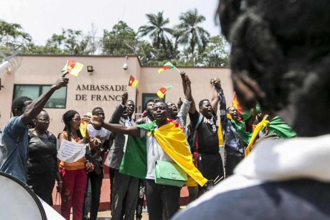 Cameroun : manifestations devant l’ambassade de France