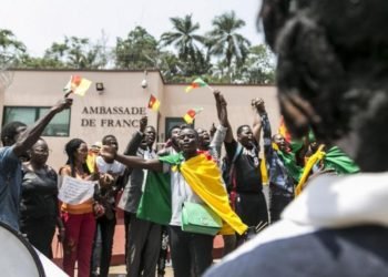 Cameroun : manifestations devant l’ambassade de France