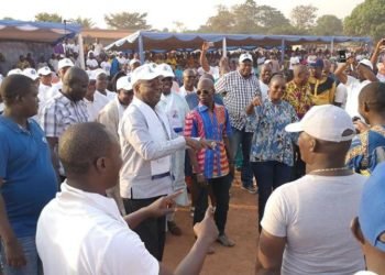 Les leaders politiques s’allient derrière Touadéra