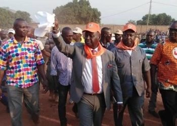 Le foulard blanc de Bozizé