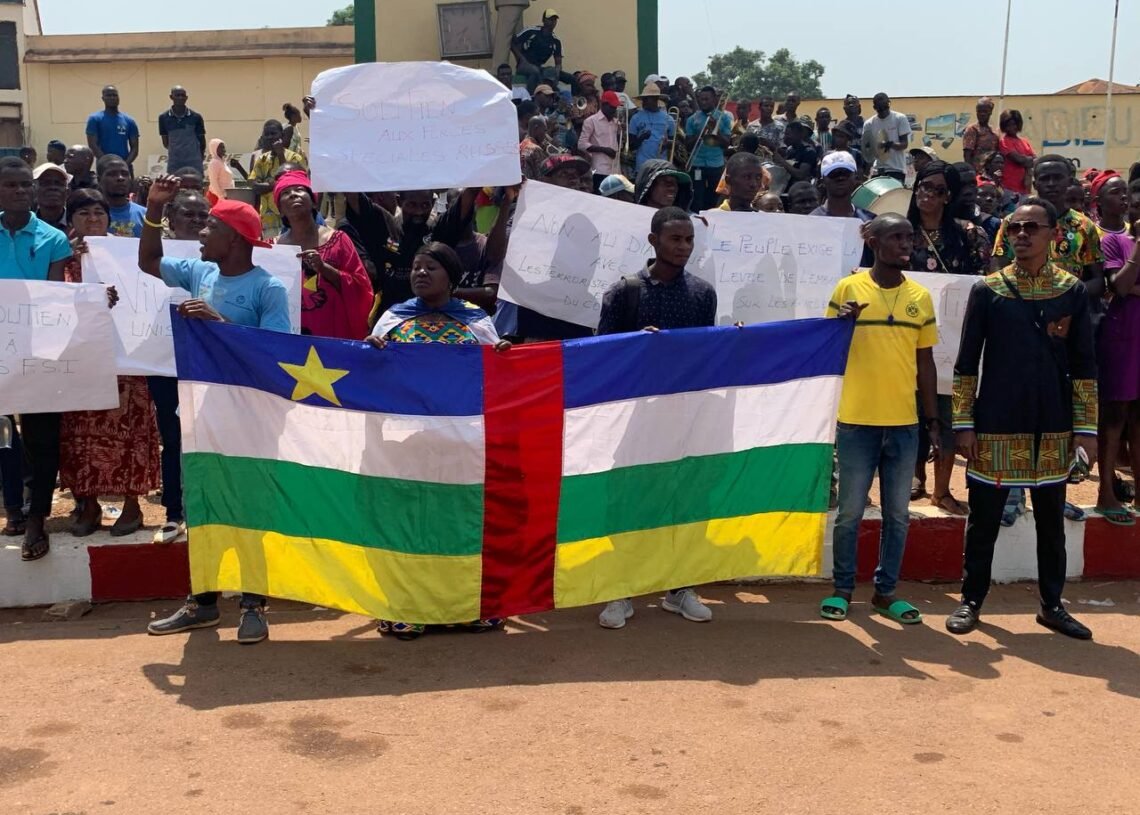 « AVEC LES TERRORISTES, ON NE DISCUTE PAS, ON COMBAT »