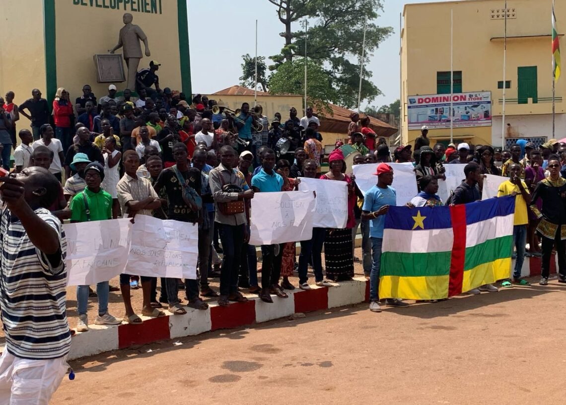 Des marches contre le dialogue avec la CPC se tiennent chaque jour