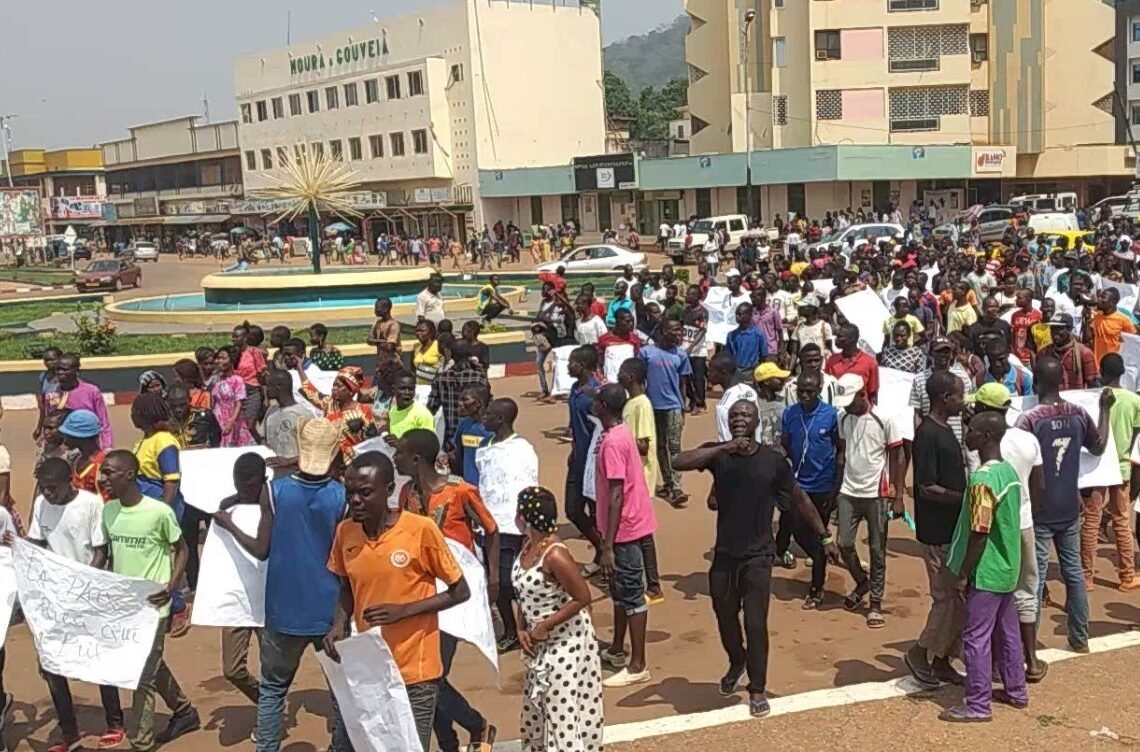 Plus de 1000 personnes à Bangui protestent contre le dialogue avec les terroristes du CPC