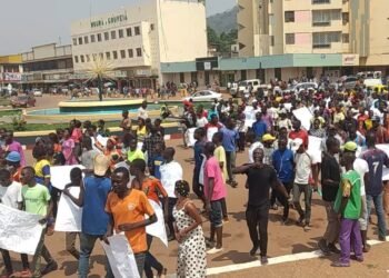 Plus de 1000 personnes à Bangui protestent contre le dialogue avec les terroristes du CPC