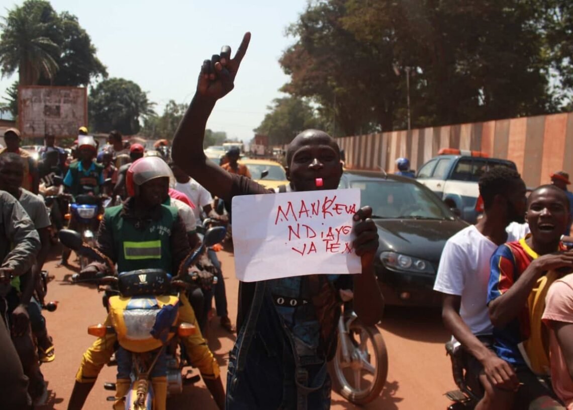 Encore une manifestation contre Menkeur Ndiaye