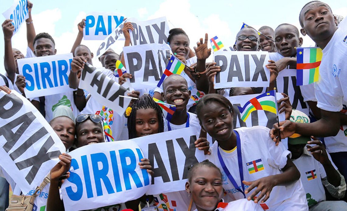 Les Centrafricains contribuent à la restauration de la paix via un centre d’appel 1320