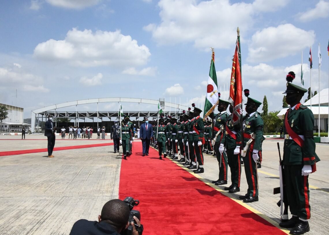 Le Président Touadera a pris part au sommet extraordinaire des Chefs d&rsquo;Etat et du Gouvernement des pays de la Commission du Bassin du Lac Tchad à Abuja