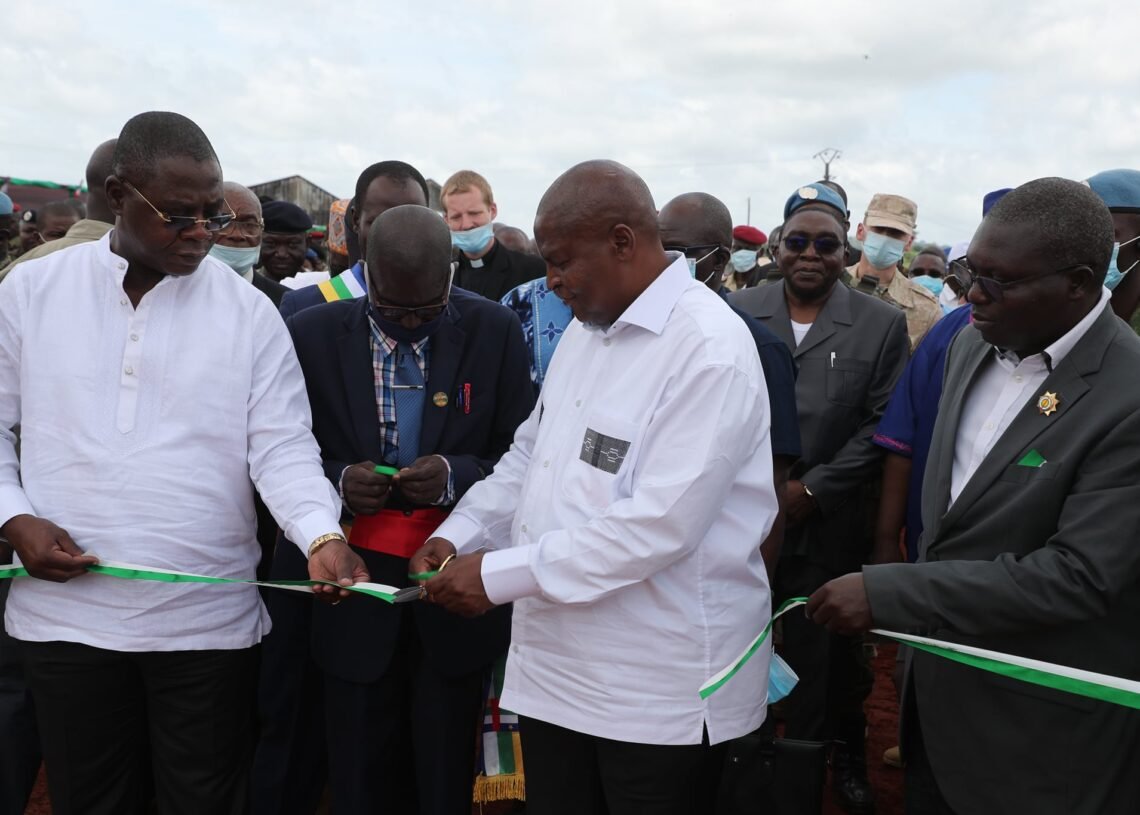 Le Président Touadera a rehaussé de sa présence la cérémonie de l’inauguration de la Base Logistique Principale des FACA