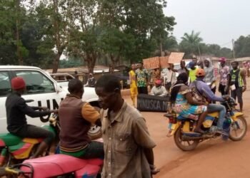 RCA-Bangui: La route de l&rsquo;aéroport est bloquée par des résidants aux voitures de la Minusca
