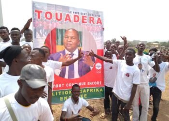 Le Président Touadéra a reçu un prix de la paix des mains de l&rsquo;Union de la Jeunesse Panafricaine