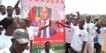 Le Président Touadéra a reçu un prix de la paix des mains de l&rsquo;Union de la Jeunesse Panafricaine