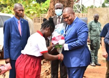 Faustin Archange Touadera a fait un don de 500 tables bancs et des manuels au lycée de Fatima