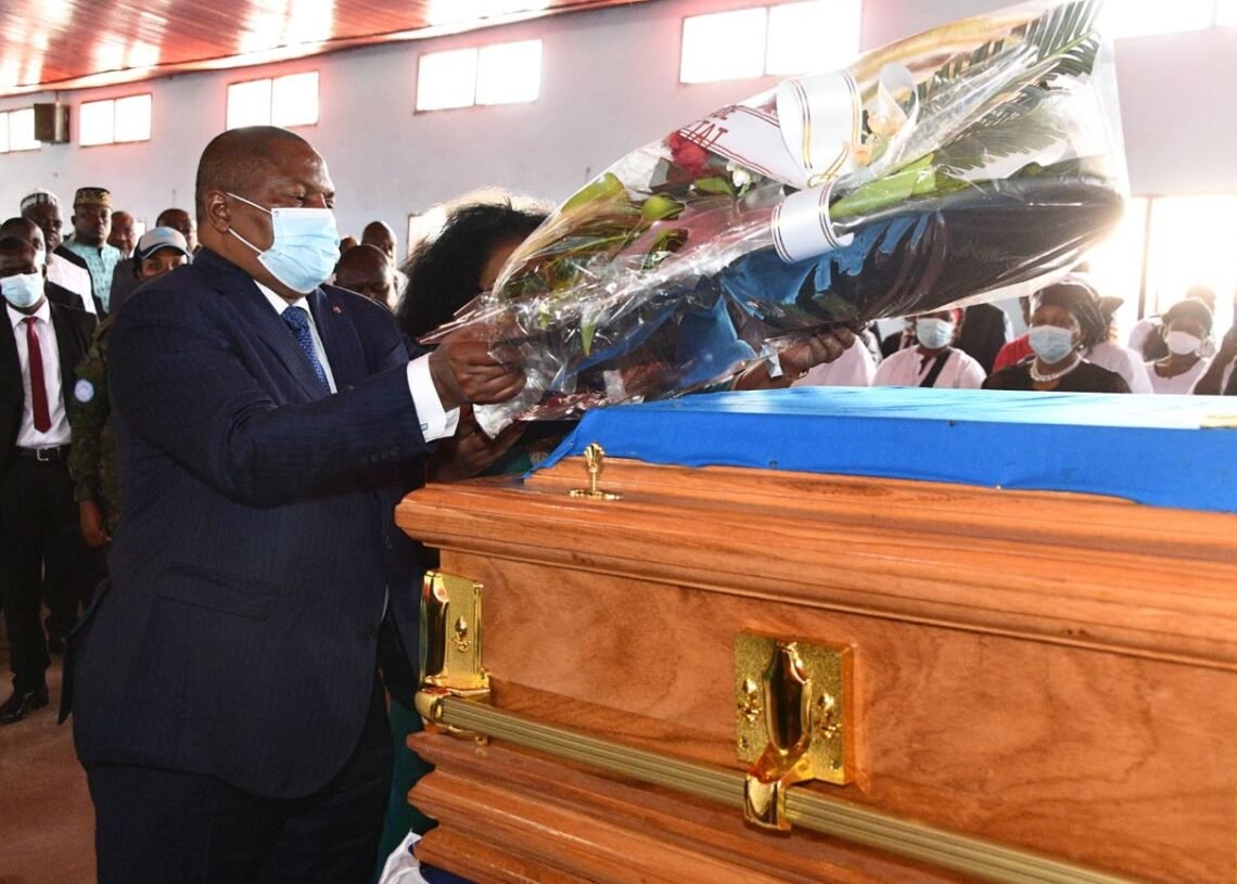 Le Président Touadéra a pris part aux obsèques de Mme Marguerite Langue, mère du Premier Ministre Félix Moloua