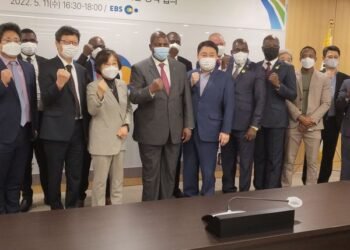 Le Président TOUADERA a visité le siège de la Radio-Télévision publique EBS