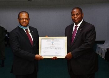 Cérémonie de remise de décoration au Président de BDEAC a eu lieu au Palais de la Renaissance