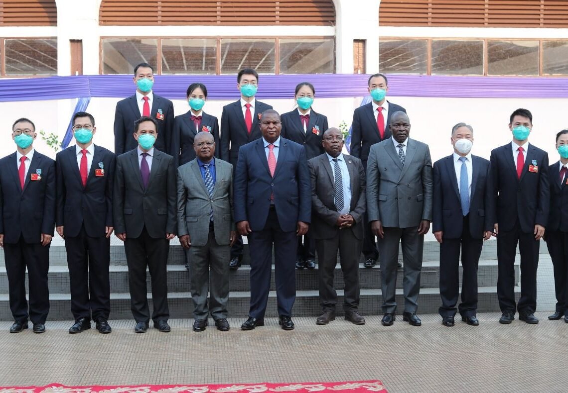 Le Président Touadéra récompense les membres de la 18ème mission médicale de la RPC en RCA