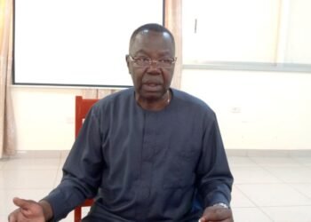 Albert Yaloké Mokpème répond aux questions sur la Сonstitution