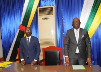 Félix Moloua devant l&rsquo;Assemblée nationale