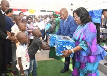 Couple présidentiel a présidé la cérémonie de l&rsquo;arbre de Noël