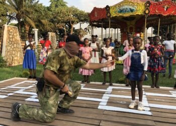 Une fête pour les enfants des gendarmes et des policiers centrafricains organisée par la Maison russe et la COSI