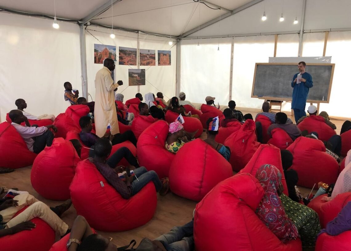 La Maison russe de Bangui poursuit son travail et organise une conférence consacrée au thème de l’islam en Russie pour la communauté musulmane de Centrafrique.