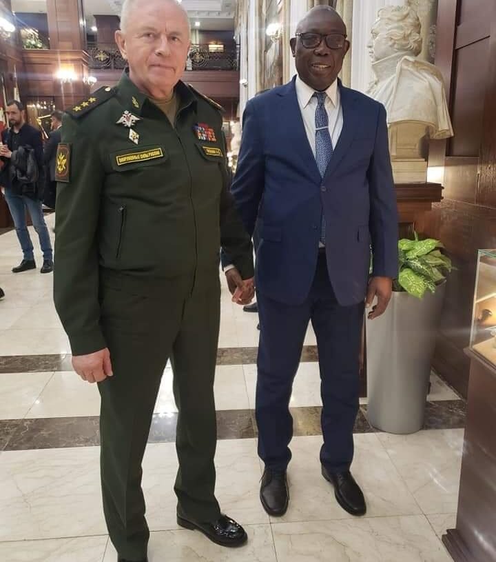 Le Premier ministre Moloua multiplie ses réunions lors de sa visite de travail en Russie