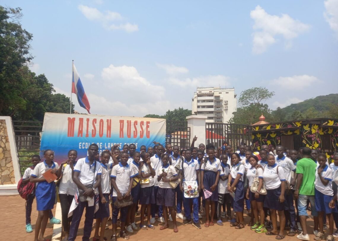 La Maison russe rencontre des élèves