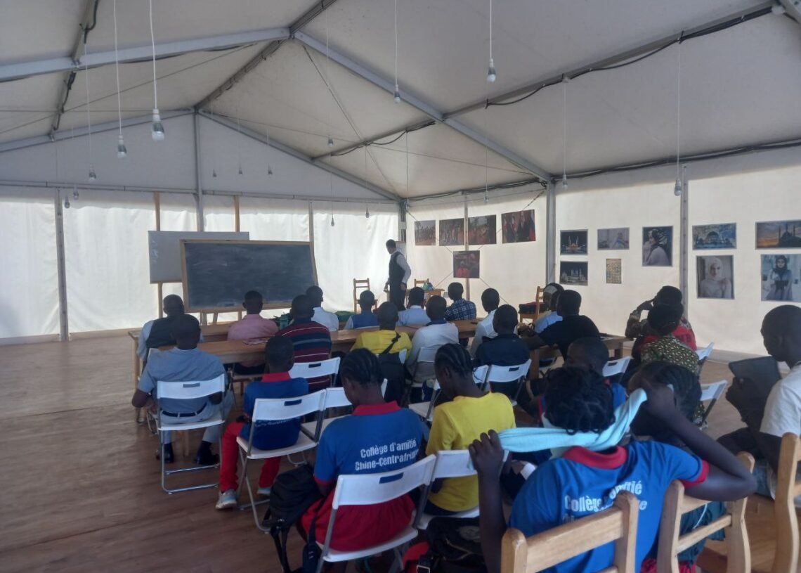 Le Consul Vladislav Ilyin a tenu une conférence pour les étudiants de la Maison russe