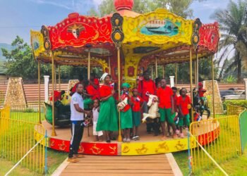 Les élèves de l’École dimanche EGLISE APOSTOLIQUES DE GALABADJA SINISTRES ont visité la Maison russe