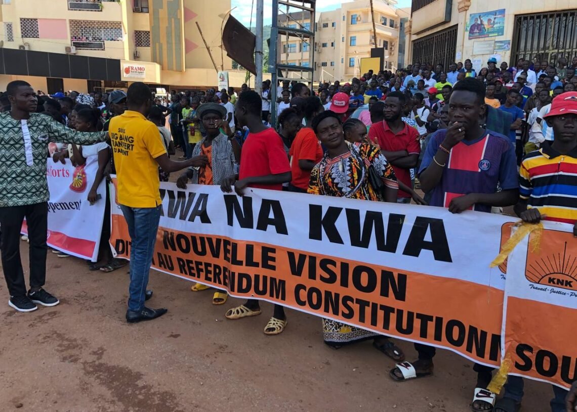 « Le peuple est au-dessus de la Constitution » les citoyens célèbrent la décision de Touadéra
