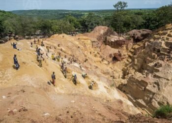 Référendum constitutionnel: le président du PUR et les notables du 3ème arrdt de Bangui soutiennent un échange de vues sur la nouvelle Constitution