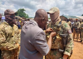 Les instructeurs russes ont reçu des décorations de la part du gouvernement centrafricain