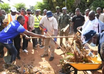 Le Président de la République a participé à l&rsquo;opération KWA TI KODRO dans le quartier Kpetene du 6ème arrondissement de Bangui