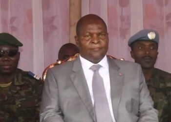 Cérémonie de presentation des drapeaux pour 512 nouvelles recrues des FACA