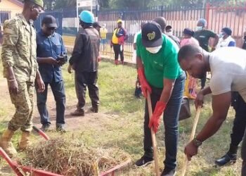 Le Premier Ministre participe à l&rsquo;Opération KWA TI KODRO avec des employés du Ministère de l&rsquo;Économie, du Plan et de la Coopération Internationale