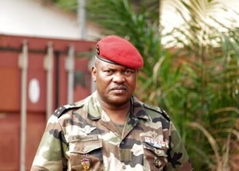 L&rsquo;Etat-Major des Armées interdit formellement à tous porteurs de tenue de circuler avec les armes de guerre et munitions dans les quartiers