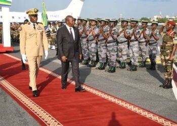 Le Président Faustin Archange TOUADERA est arrivé à Libreville pour une visite de travail