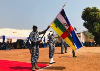 Présentation sous le drapeau de 80 gardiens de la paix à l’école de Police