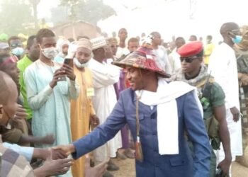 Le ministre Hassan Bouba renforce la cohésion sociale à Kaga-Bandoro