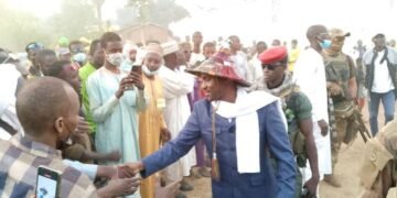 Le ministre Hassan Bouba renforce la cohésion sociale à Kaga-Bandoro