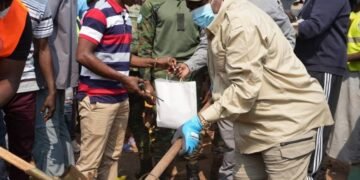 Le Président Touadera appelle les habitants du 2ème arrondissement de Bangui à prendre en charge la propreté de leur quartier