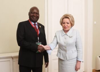 La rencontre de Valentina Matvienko avec Simplice Mathieu Sarandji