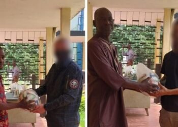 Des instructeurs russes ont remis de ballons de football aux équipes de Bambari