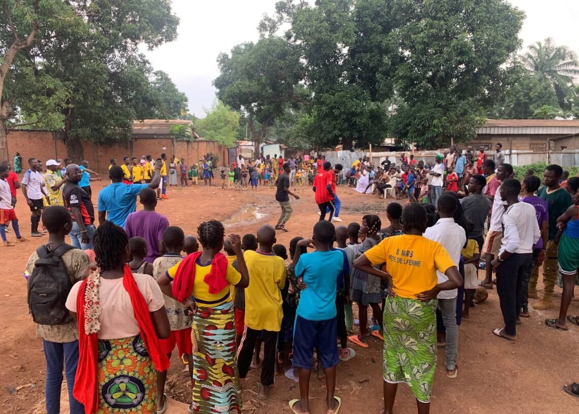 La jeunesse centrafricaine a présenté une « contre-performance » satirique visant le groupe d’opposition BRDC