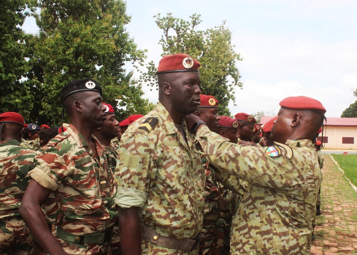 Plus d&rsquo;une centaine de soldats des FACA ont arboré leurs galons