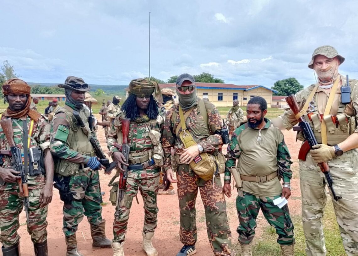 Les instructeurs militaires russes ont eu des entretiens fructueux avec le colonel des 3R Issa Moussa à Nandobo