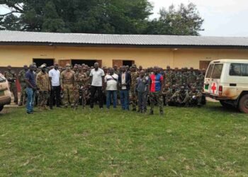 L&rsquo;armée russe et la Croix-Rouge viennent en aide aux combattants désarmés en RCA