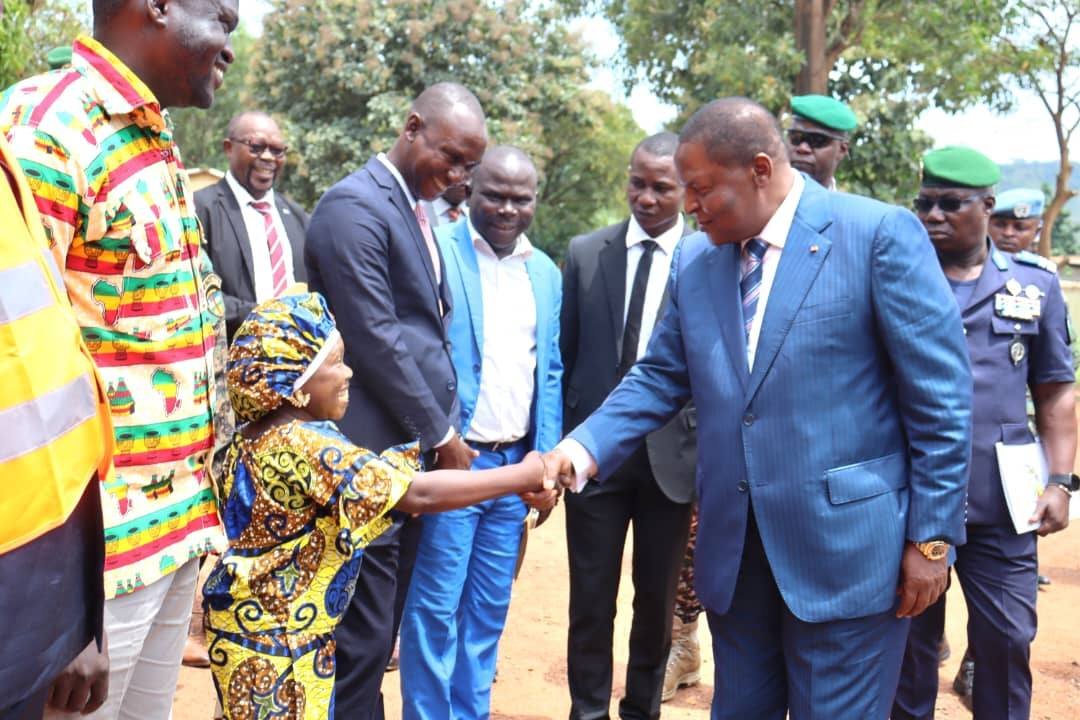 Le Président Touadéra a procédé à la pose de la première pierre du bâtiment du bloc pédagogique au profit de la FASEG